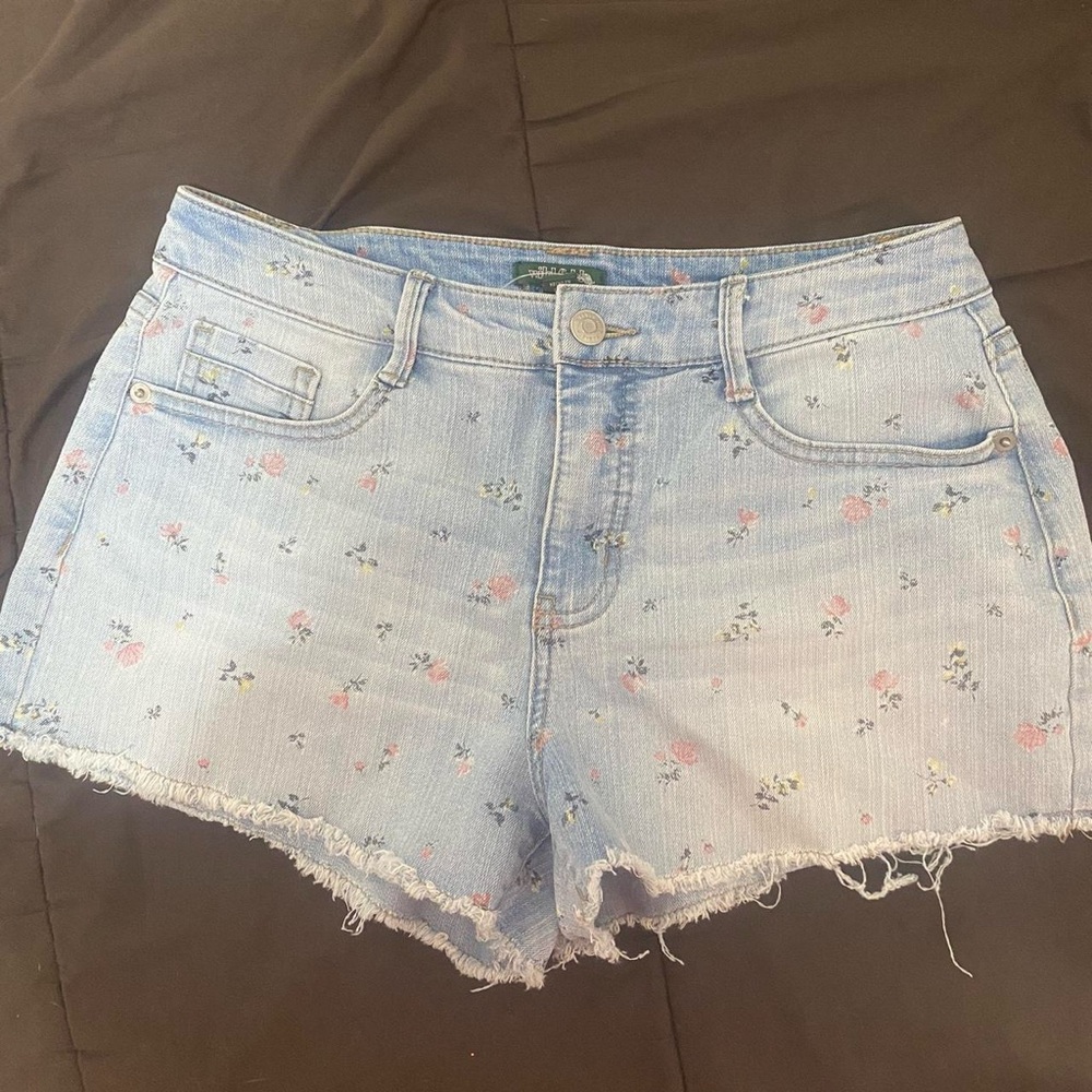 Wild Fable Ripped Size 6 Floral Denim Jean Shorts